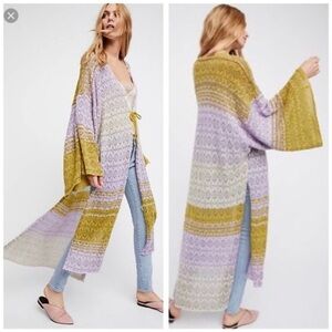 Boho Love with this Free People bell sleeve cardigan. Worn twice, size small